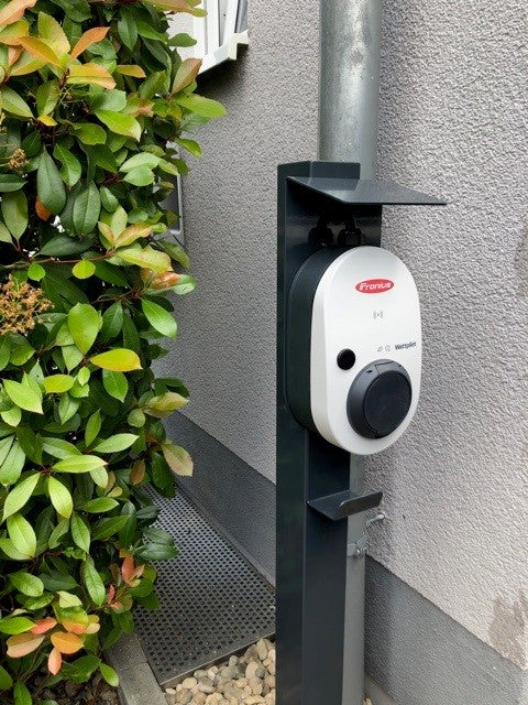 Colonne de charge adaptée au Go-e Charger Gemini et au Fronius Wattpilot avec toit et crochet de câble | support | pied | stèle | base