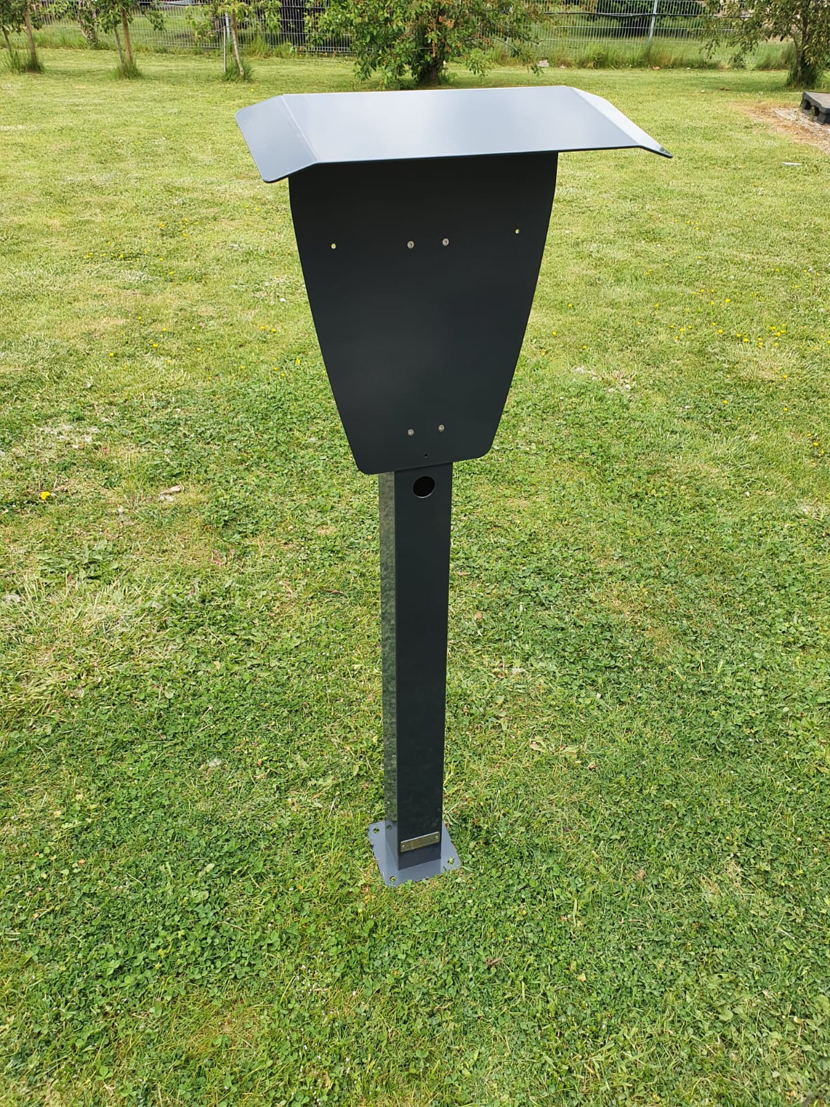 Borne de recharge adaptée à Heidelberg Wallbox avec toit | Stand | Stand | stèle